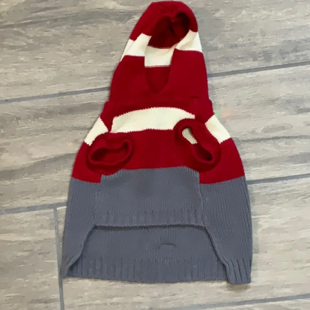 HP 🎉💃 Dog sweater. Size small. Red, gray, cream. Hoodie. 9” down the back.